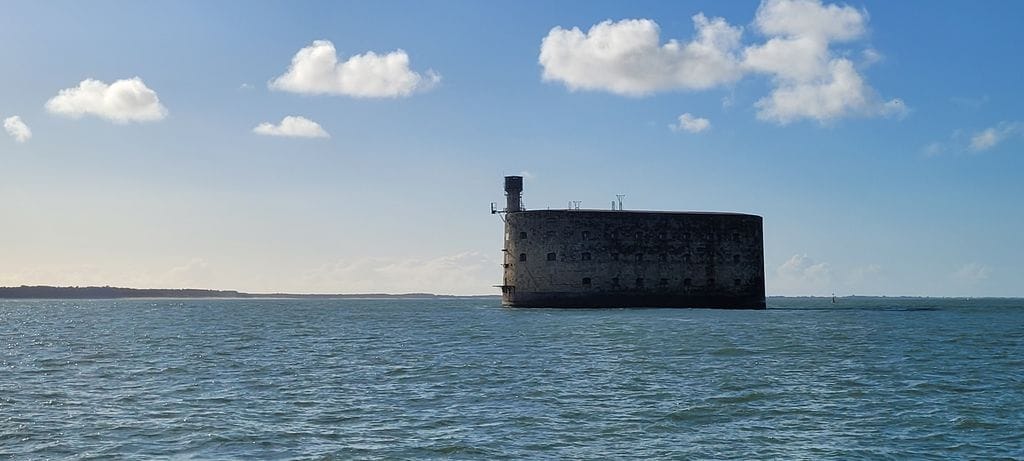 Etonell fort boyard red